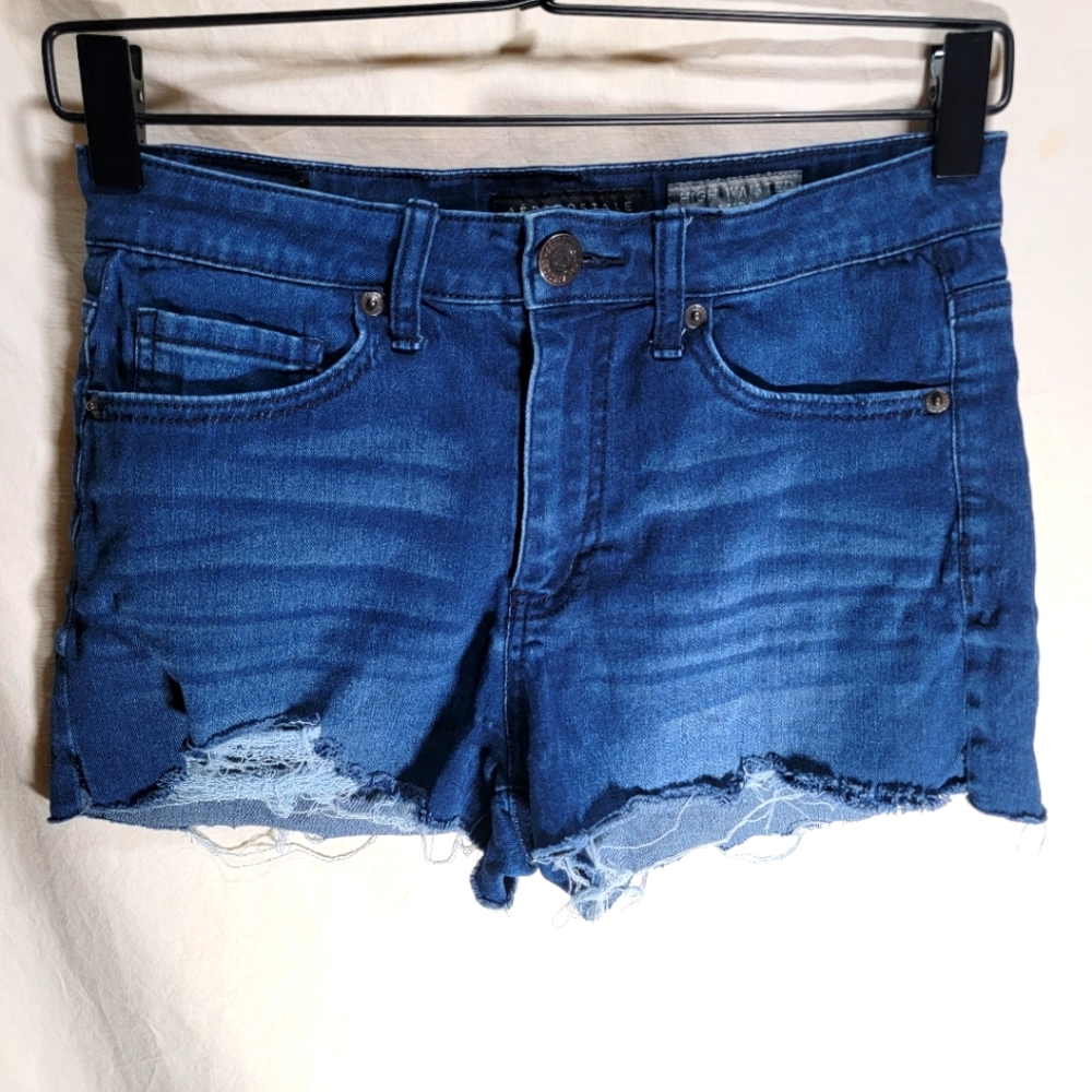Aeropostale high waisted midi size 2 cut off style shorts in great shape.